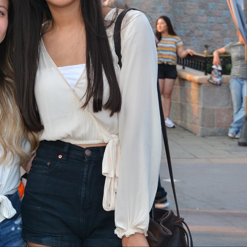 CROPPED OFF-WHITE BLOUSE